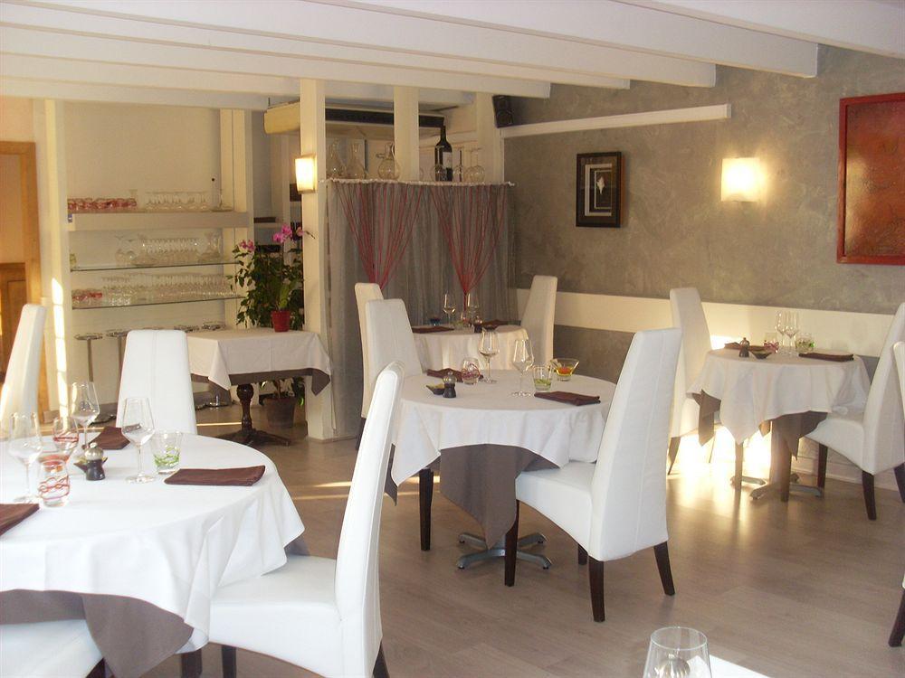 Hotel Restaurant De La Marne Paimpol Exteriör bild