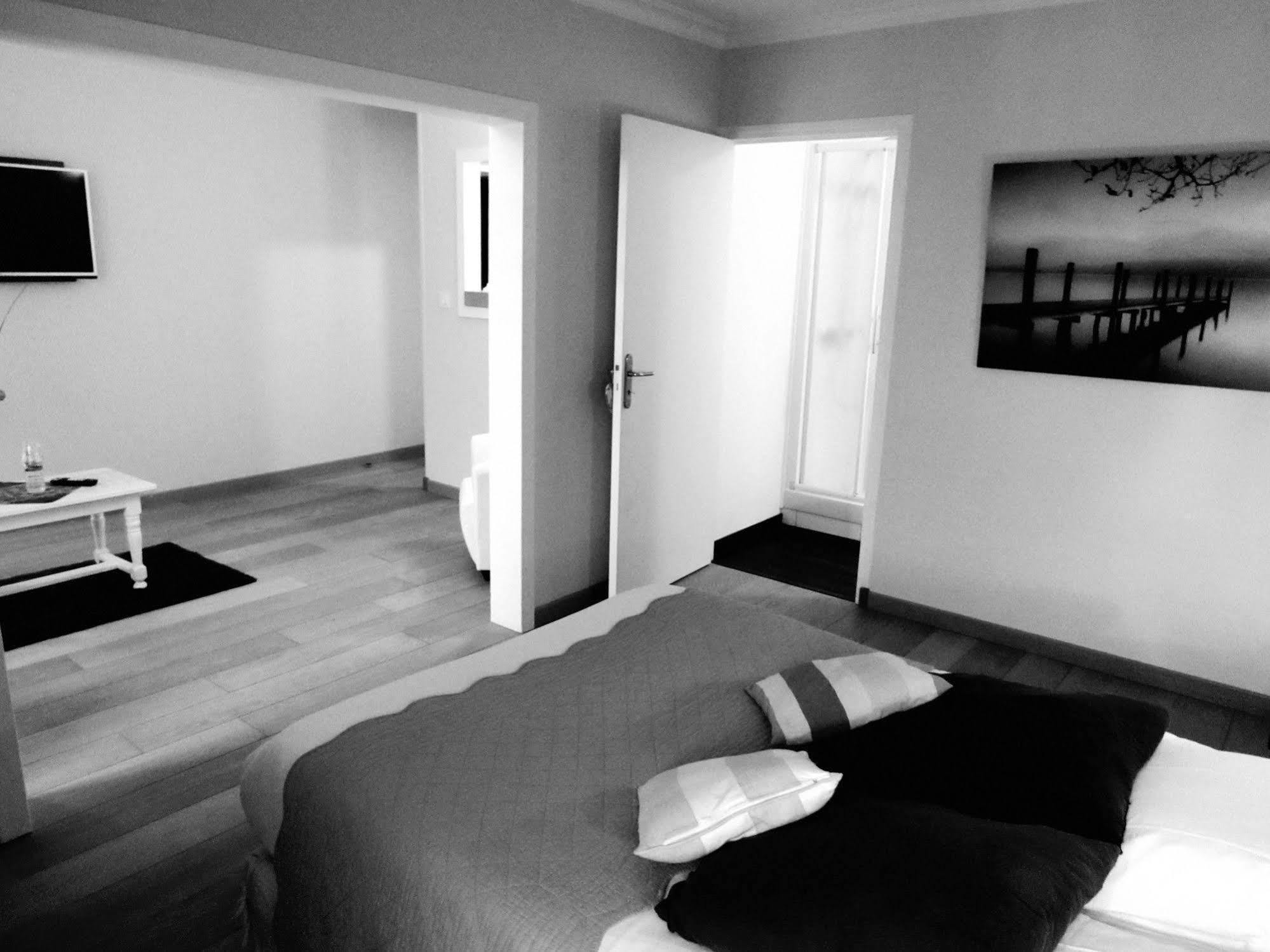 Hotel Restaurant De La Marne Paimpol Exteriör bild