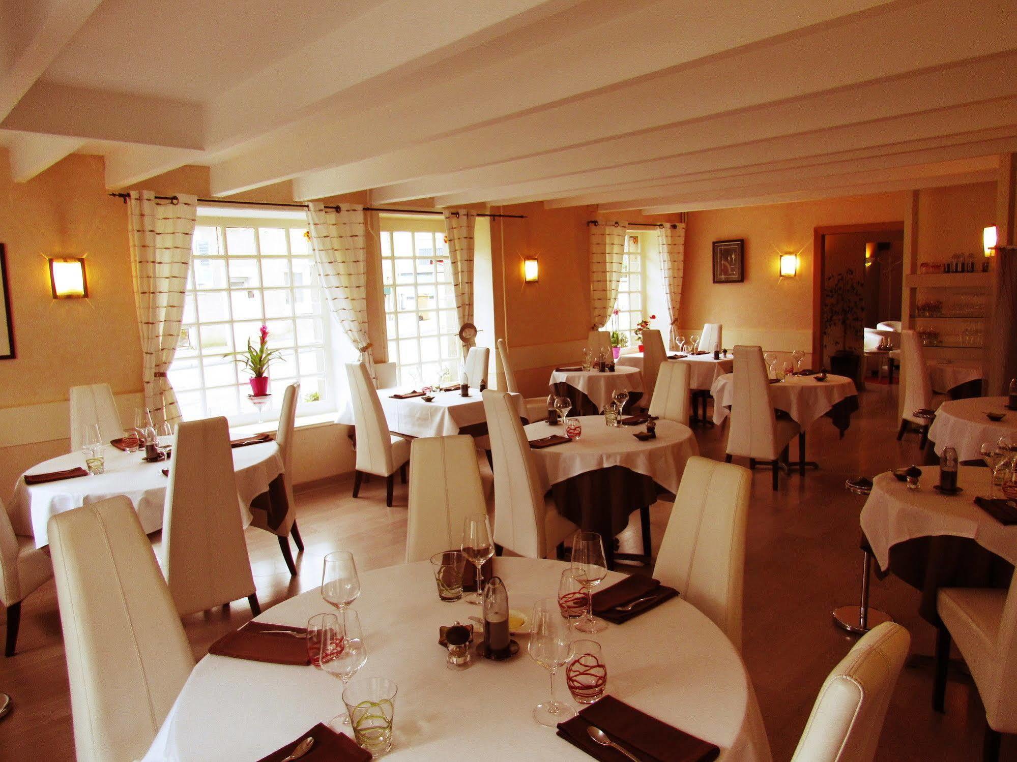 Hotel Restaurant De La Marne Paimpol Exteriör bild